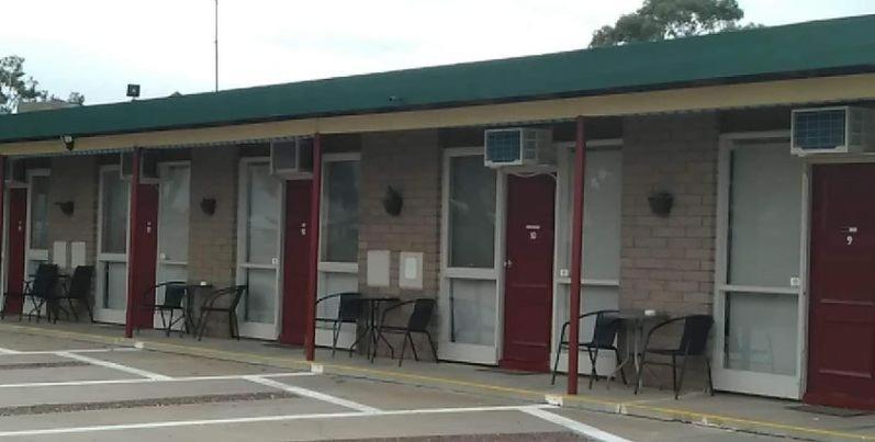 Smerdon Lodge Motel Horsham Exterior photo