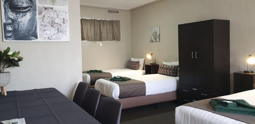 Smerdon Lodge Motel Horsham Exterior photo